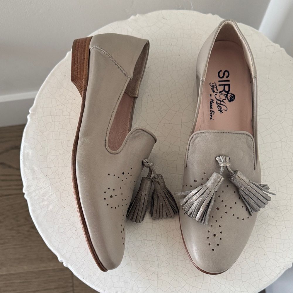 Mara Bini Chic Women’s Gray Leather Tassels  Loafers Flats Made in Italy Size 38